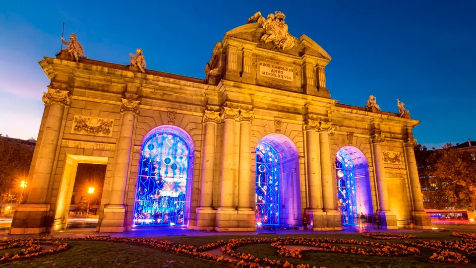 Puerta de Alcalá at Christmas
