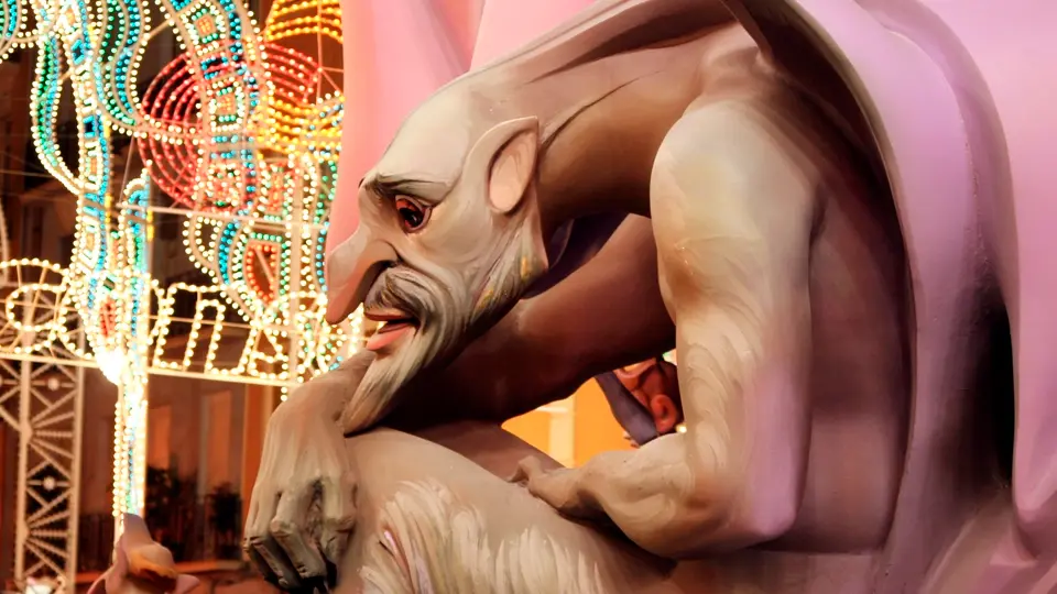 Las fallas statues