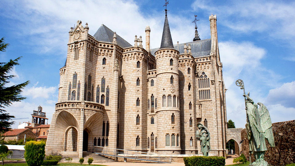 Episcopal palace modernisme edifice – Gaudi Astorga Episcopal palace modernisme edifice - Gaudi Astorga