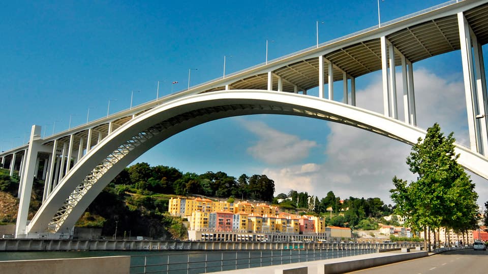 Ponte da Arrábida. Porto, Portugal