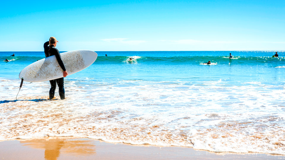 Surfers on Beliche Beach. Sagres, Algarve, Portugal