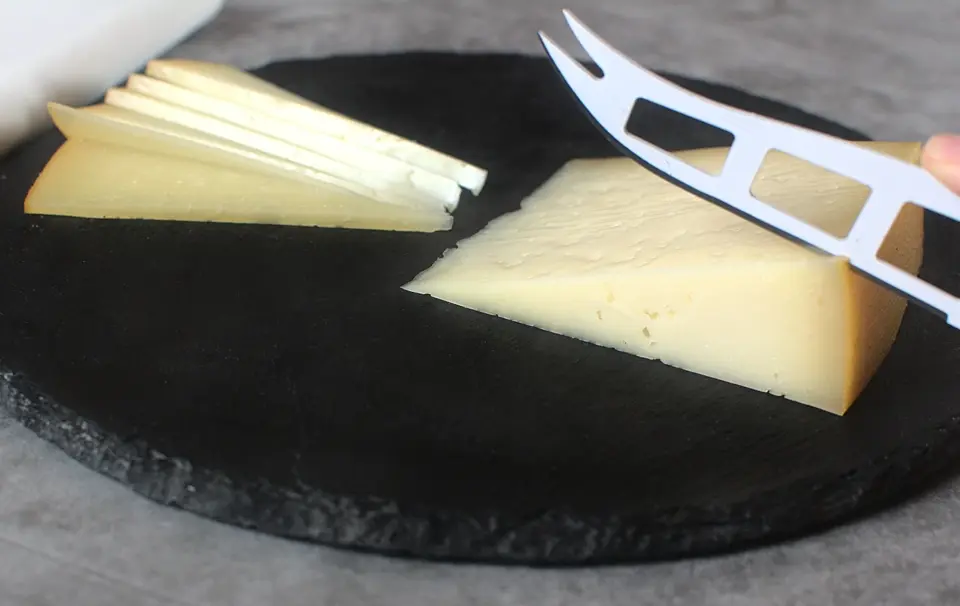 The spanish cheese: "Queso Idiazabal" (Basque Country)