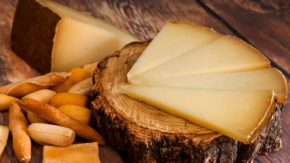 The spanish cheese: "Queso Manchego" (Castilla- La Mancha)