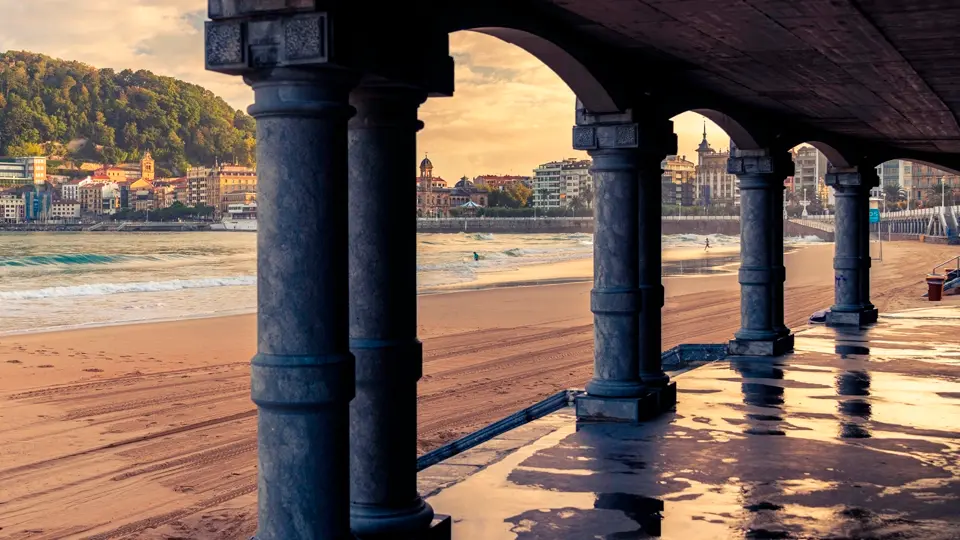 Beach of La Concha. San Sebastián Beach of La Concha. San Sebastián
