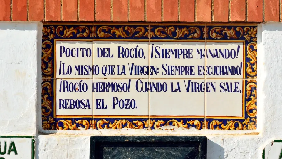 Placa en el Rocío (Almonte)