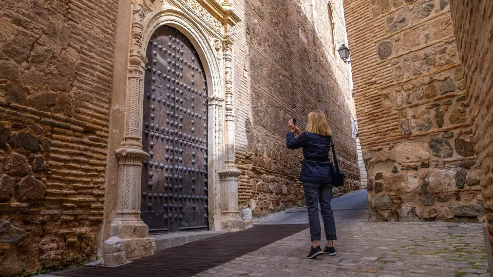 Quiet alleys of Toledo
