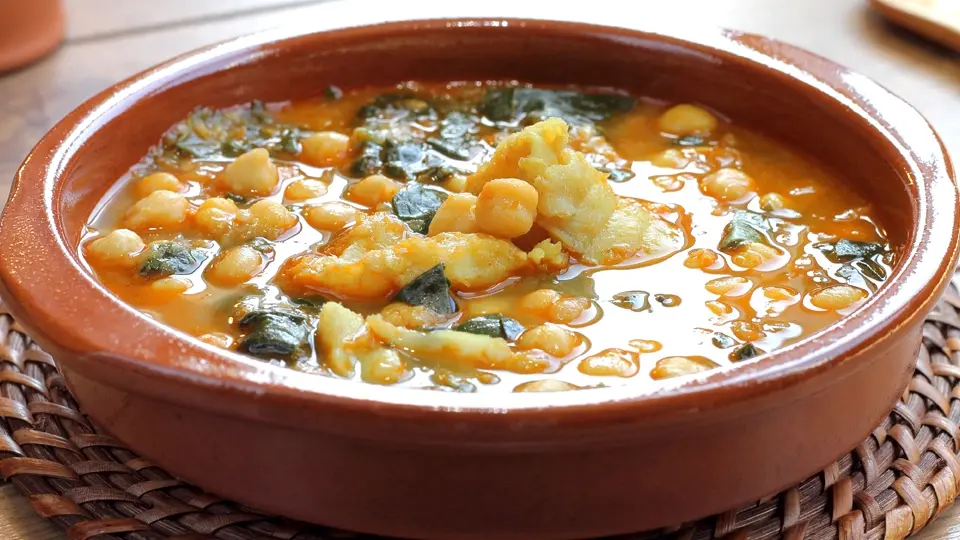 Chickpeas with spinach and cod