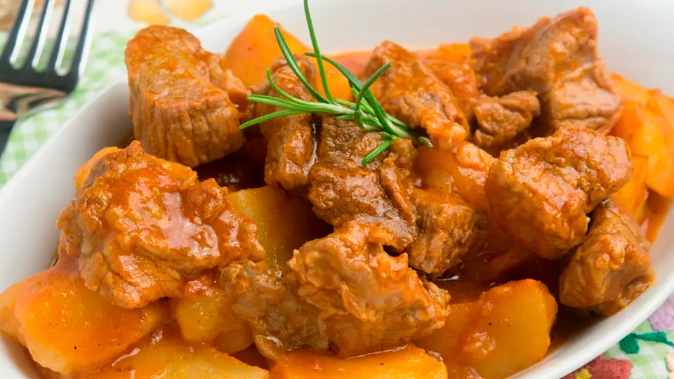 Potatoes with meat