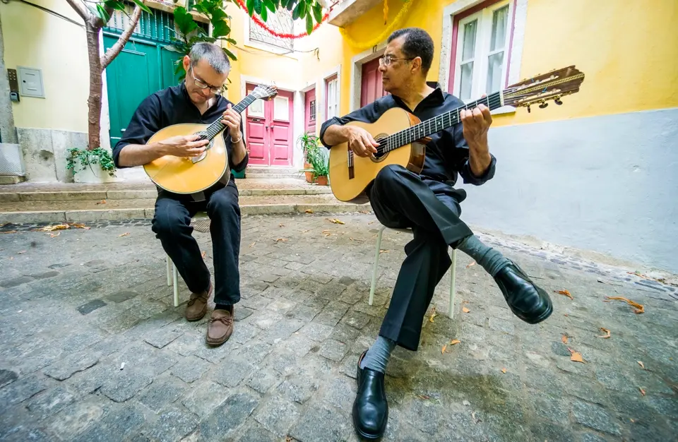 Fado guitarists