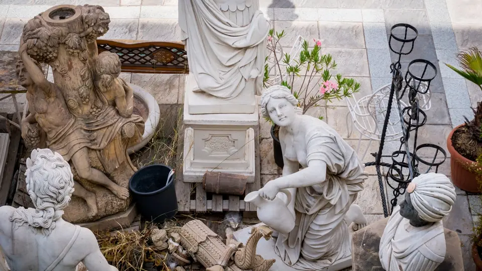 Antiques in rastro market. Madrid Antiques in rastro market. Madrid